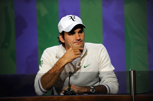 Roger Federer broni Novaka Djokovica
